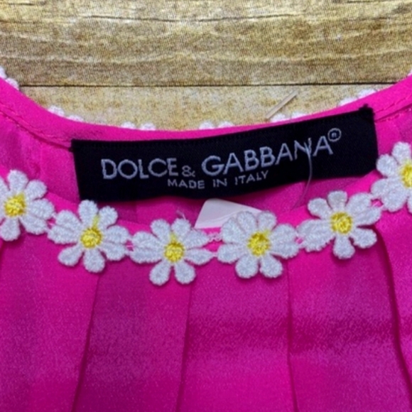 DOLCE& GABBANA Pink Daisy Appliqué 100% Silk Short Sleeve Blouse NWOT - Picture 3 of 4